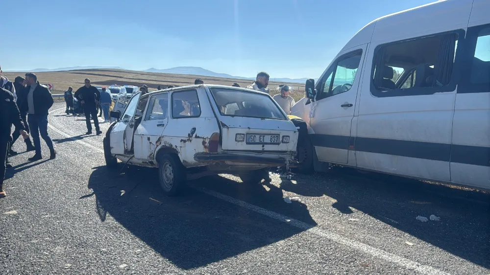 Sivas’ta trafik kazası karı kocayı birbirinden ayırdı