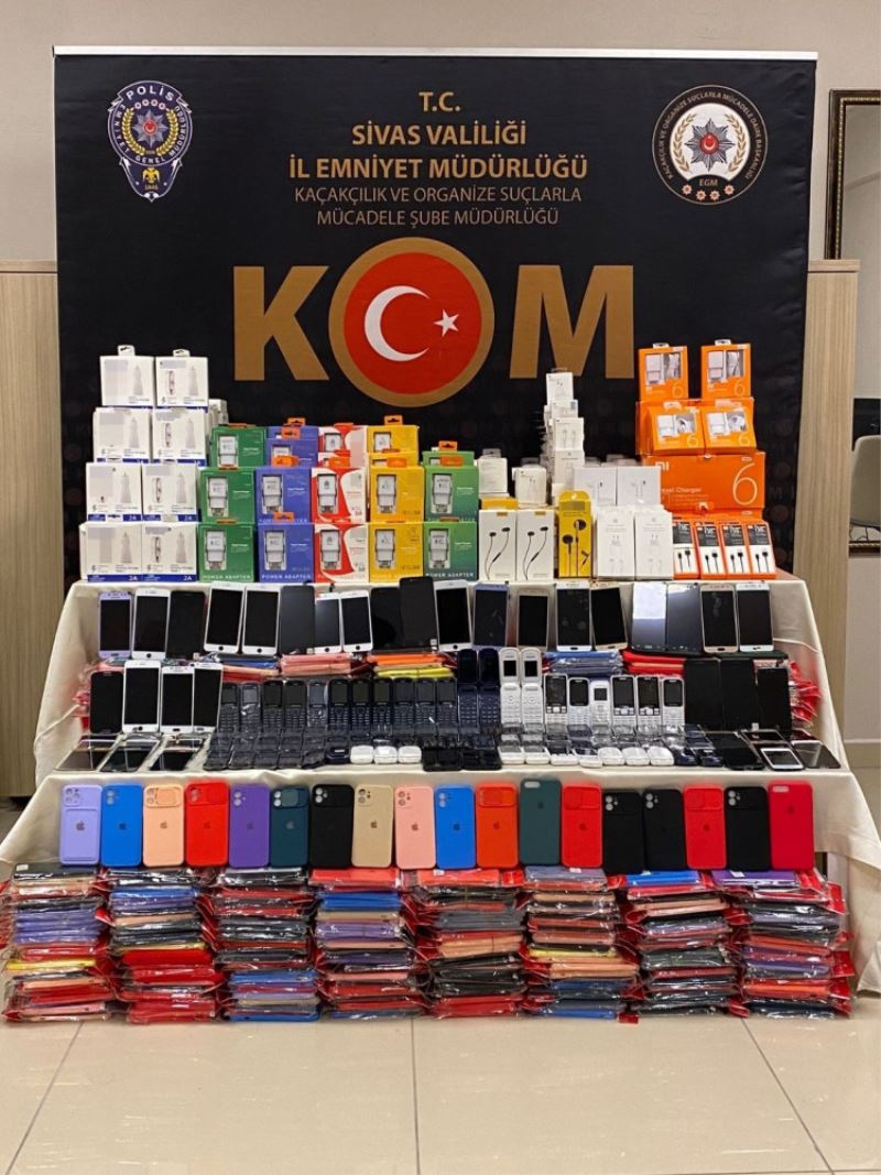 Sivas KOM Şubeden kaçak cep telefonu operasyonu