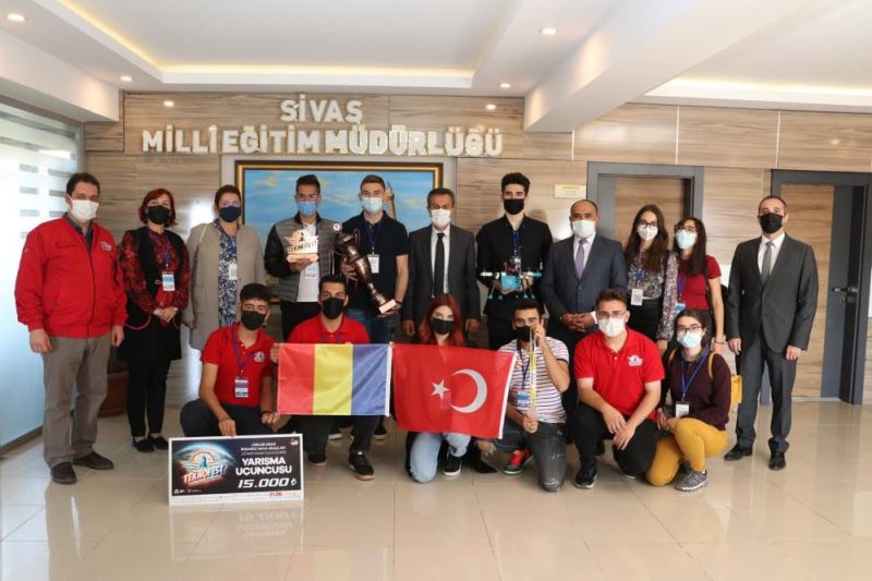 Romanyalı öğrenciler Sivas’ta İHA eğitimi alıyor