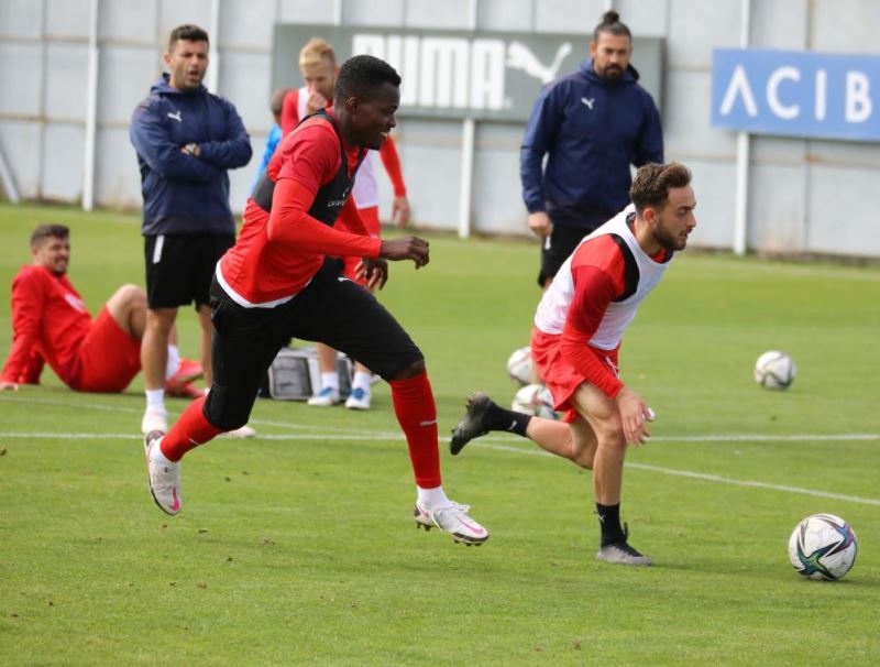 Sivasspor, Adana Demirspor maçına yoğun tempoda hazırlanıyor