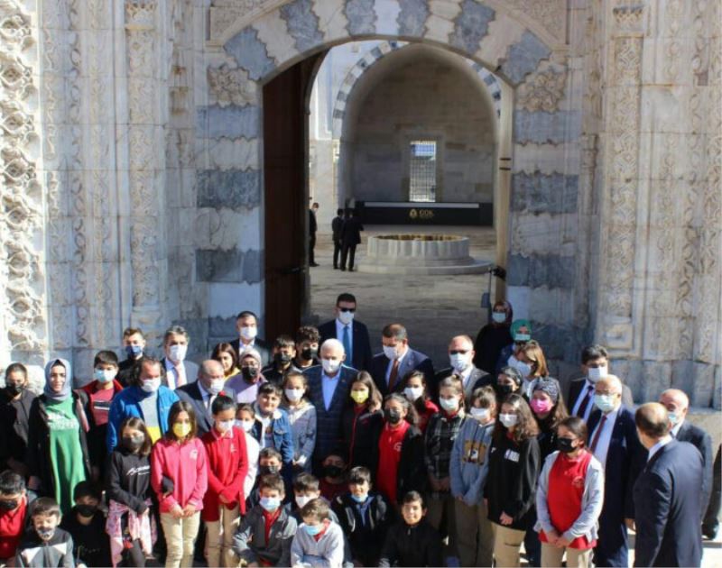 Binali Yıldırım’ın Sivas’ta ki ilk durağı Gökmedrese oldu