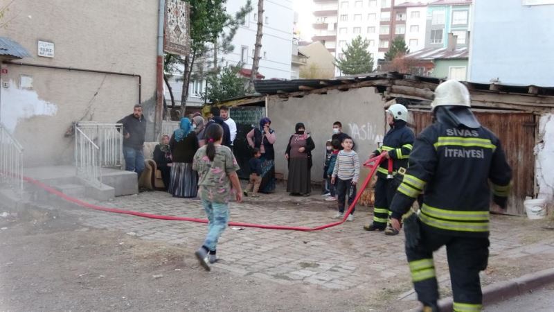 Ocakta unutulan yemek, ekipleri harekete geçirdi