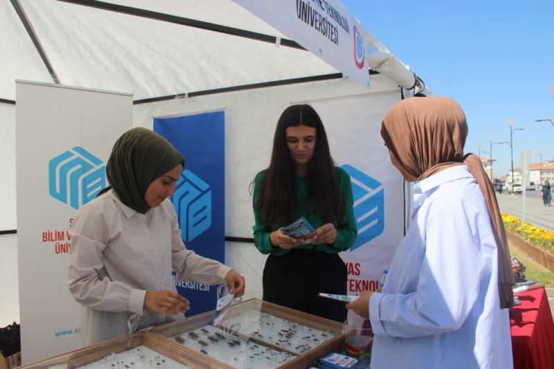 Bu üniversite aylık 15 bin TL geri ödemesiz burs veriyor