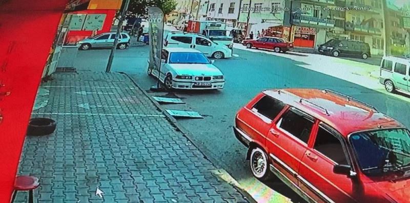Sivas’ta otomobil ile kamyonet çarpıştı: 4 kişi yaralandı